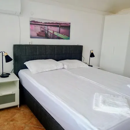 Rosen Guest house *